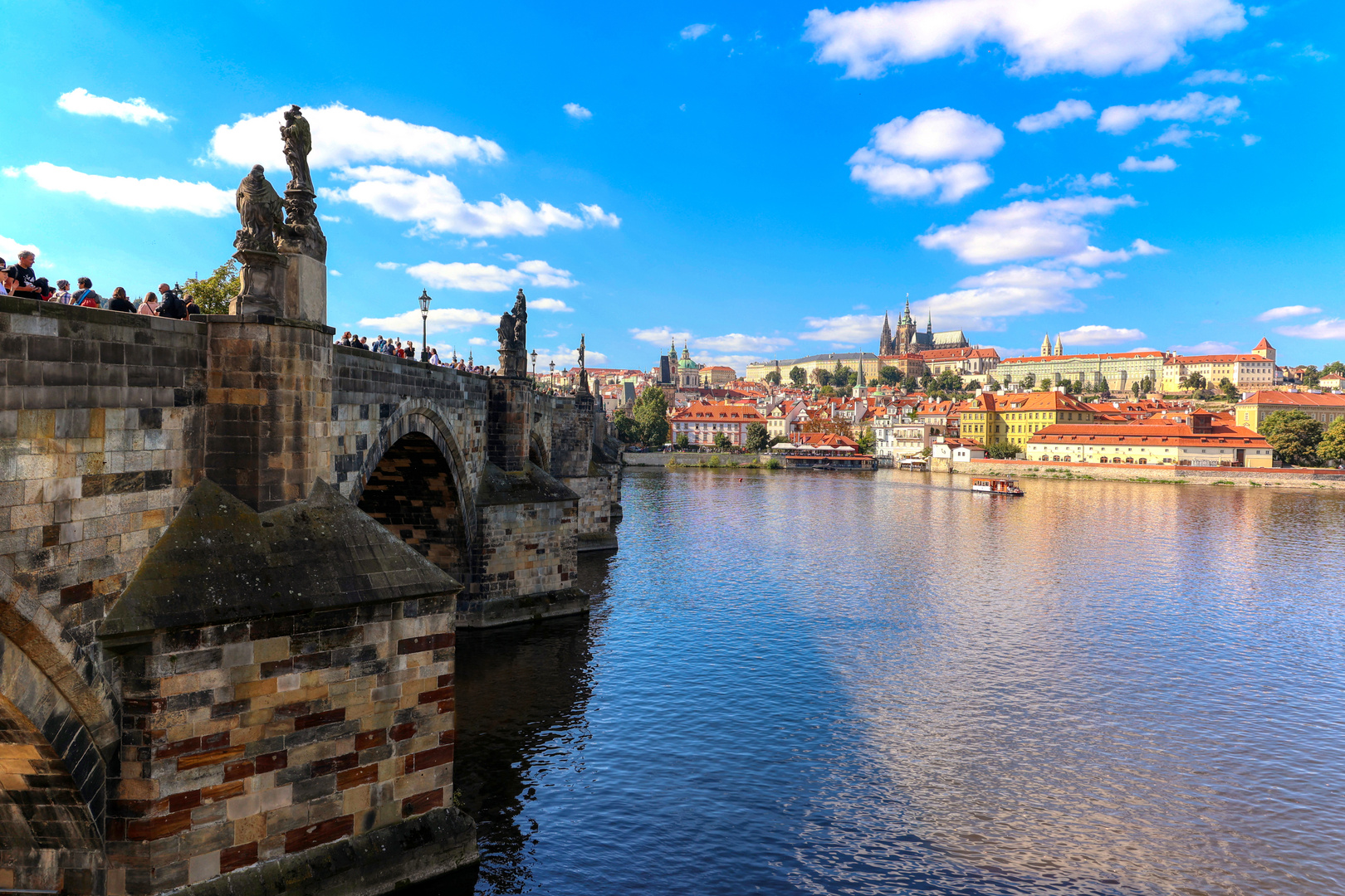 Moldau mt Karlsbrücke in Prag