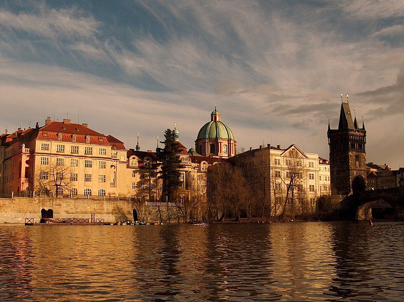 Moldauschiffahrt in der goldenen Stadt