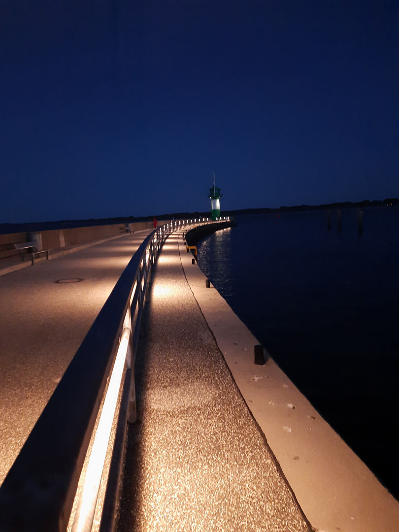 Mole in Travemünde bei Nacht