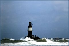 Mole in Warnemünde bei leichter Briese