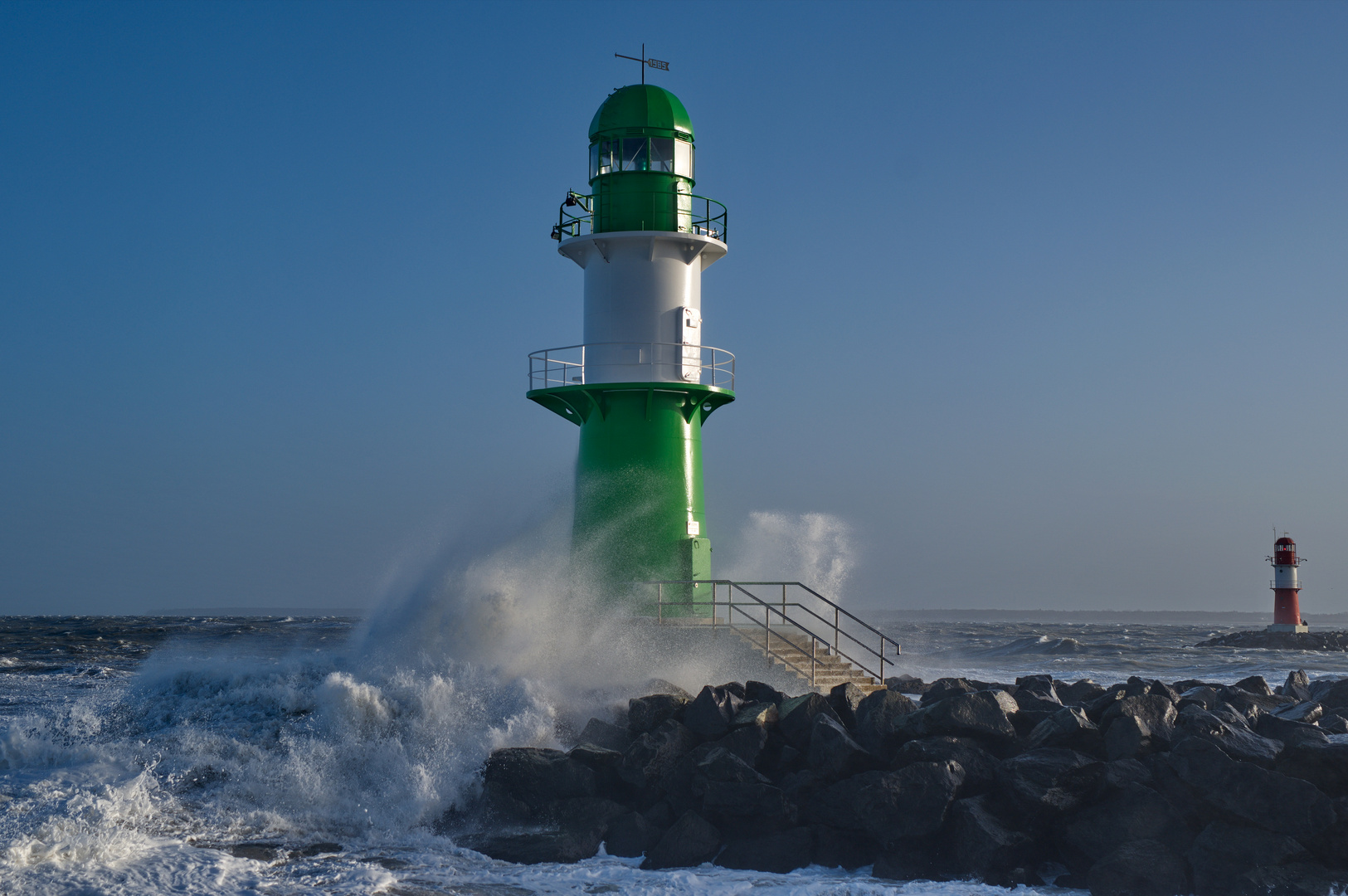 Mole Warnemünde im Sturm