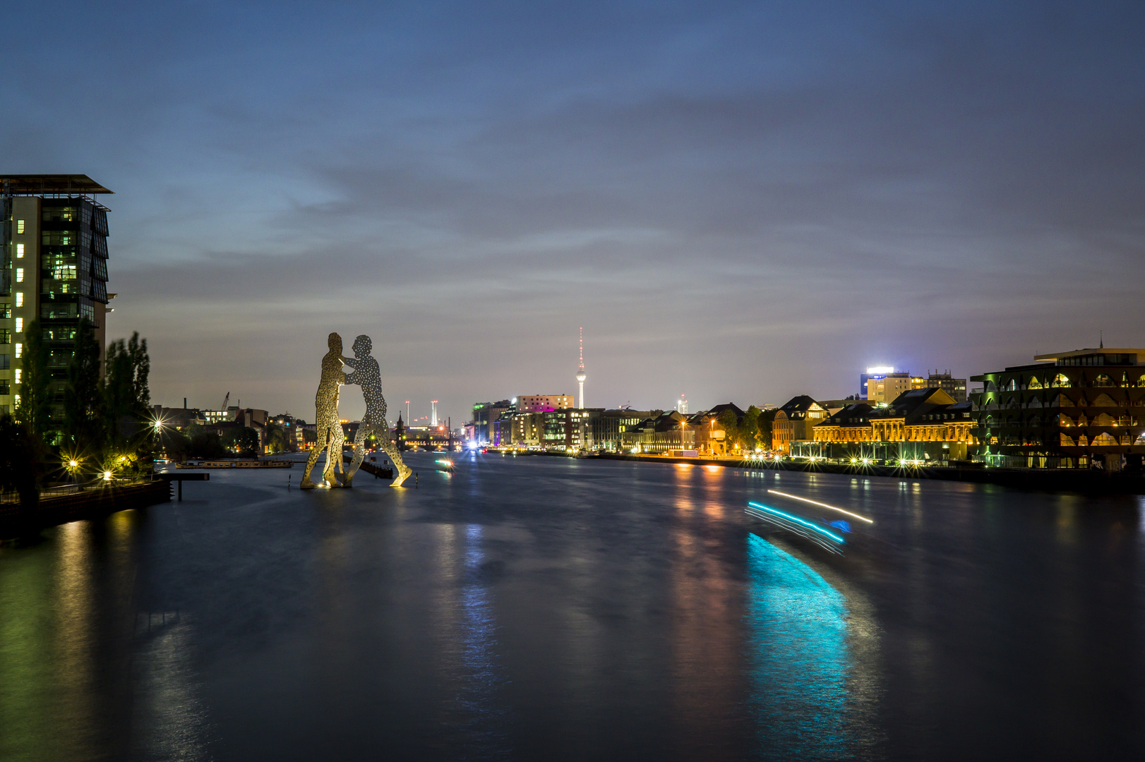 Molecule Man aus Berlin bei Nacht