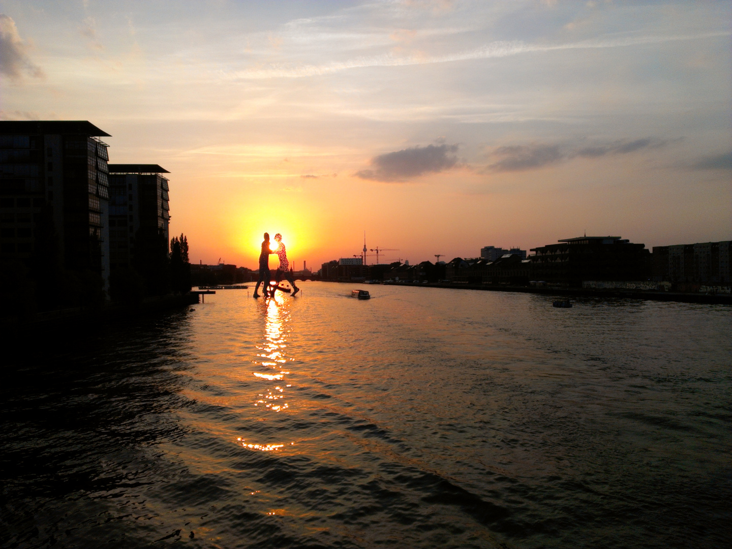 Molecule Man - Berlin Oberbaumbrücke