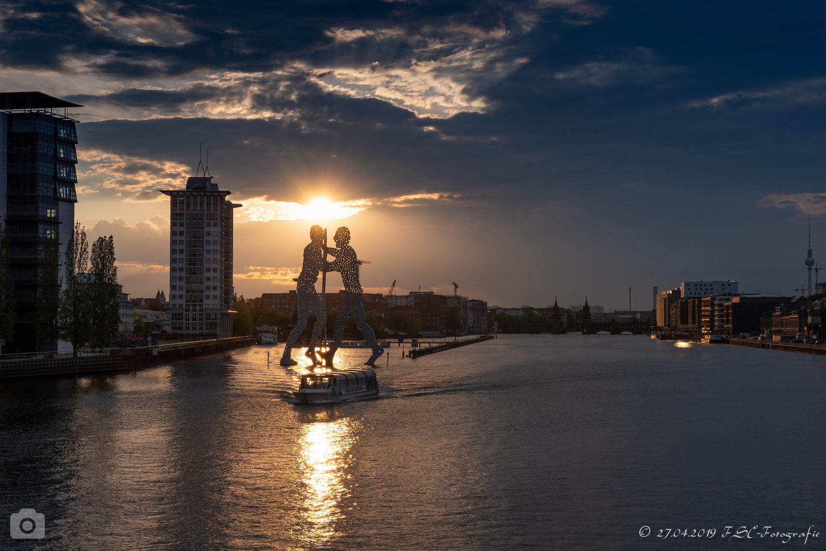 Molecule men