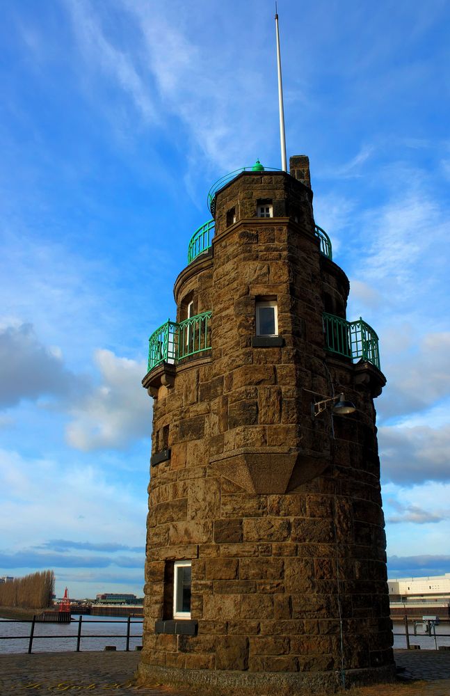 - Molenturm Steuerbord Überseehafen -