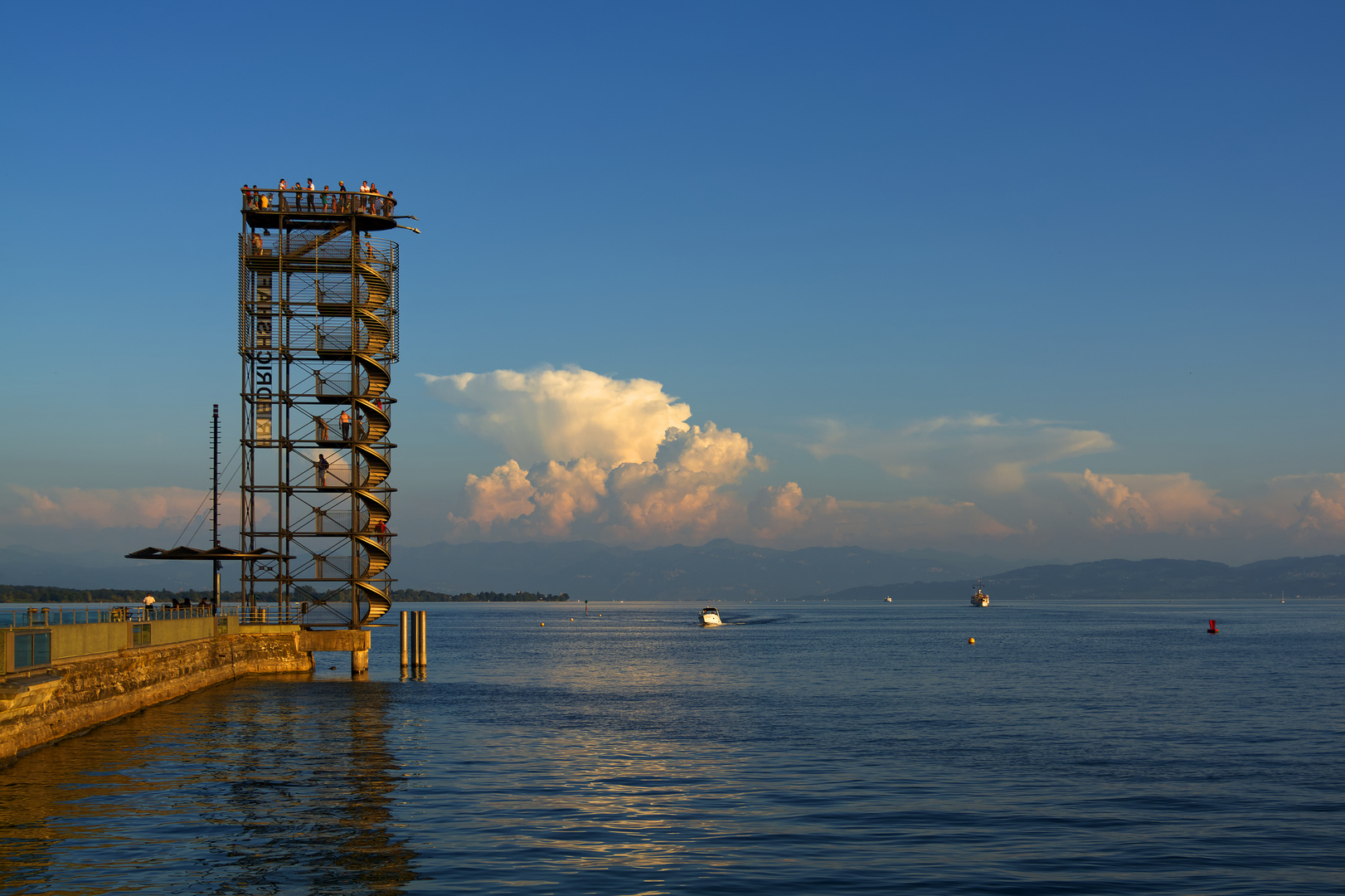 Moleturm bei Sonnenuntergang