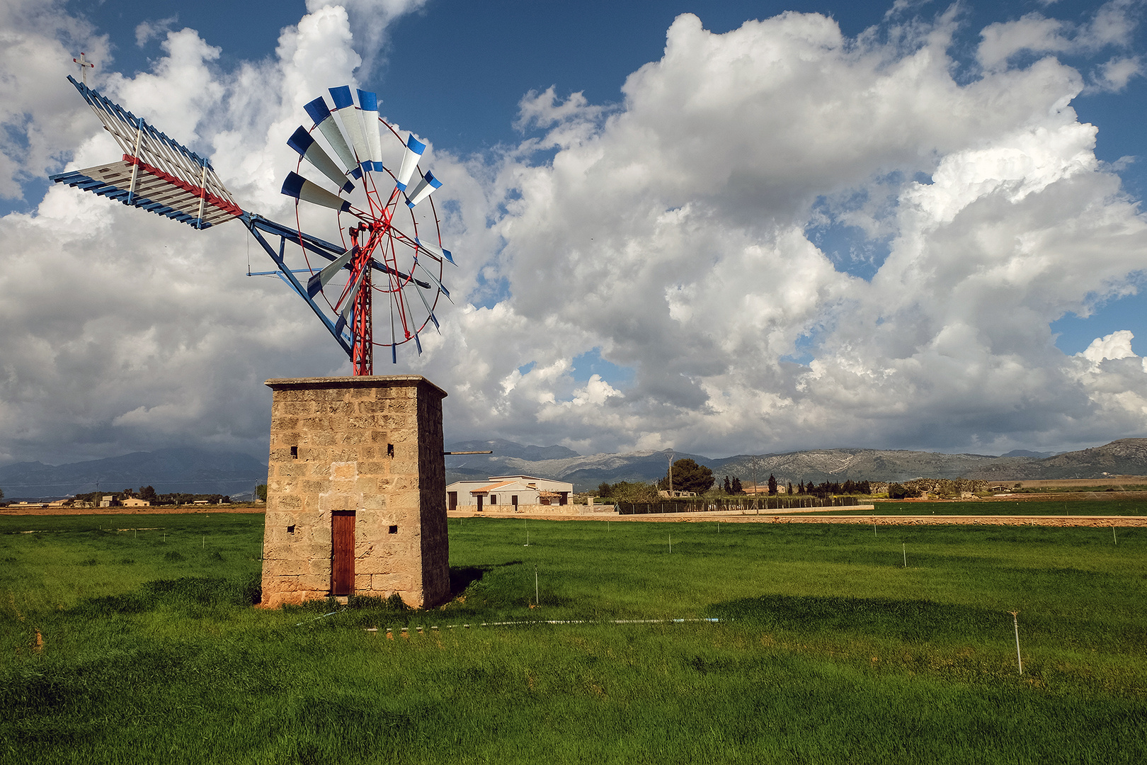      Molino de viento - Mallorca típica