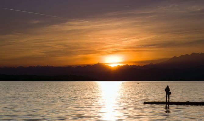 Molo di partenza per desideri nascosti-Abfahrtssteg für verborgene Sehnsüchte