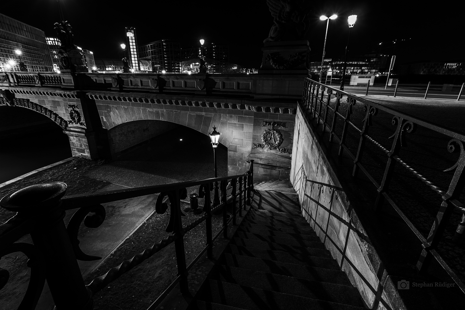 Moltkebrücke bei Nacht