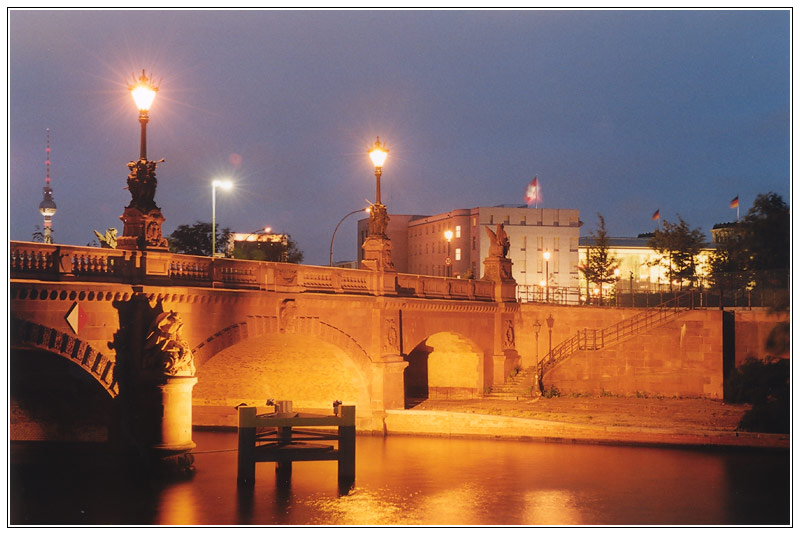 Moltkebrücke im Regierungsviertel in Berlin