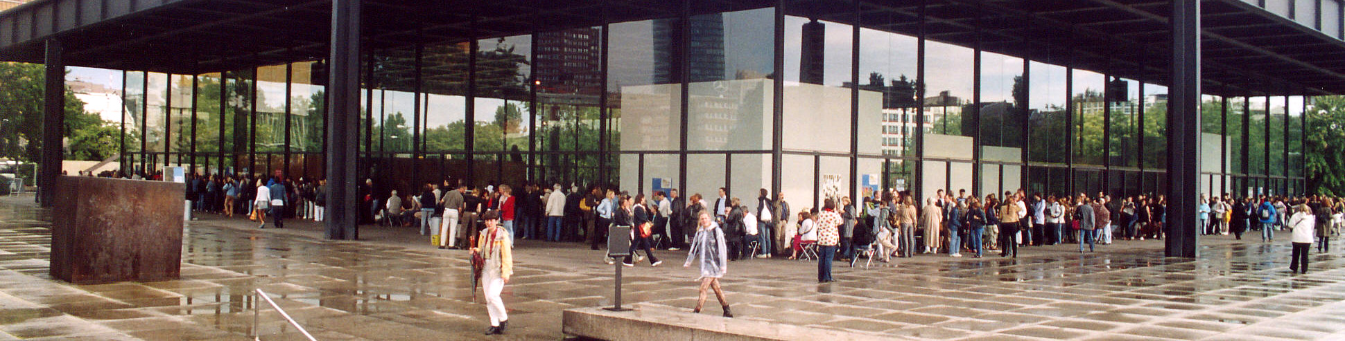 MoMA-Riesenschlange 2004