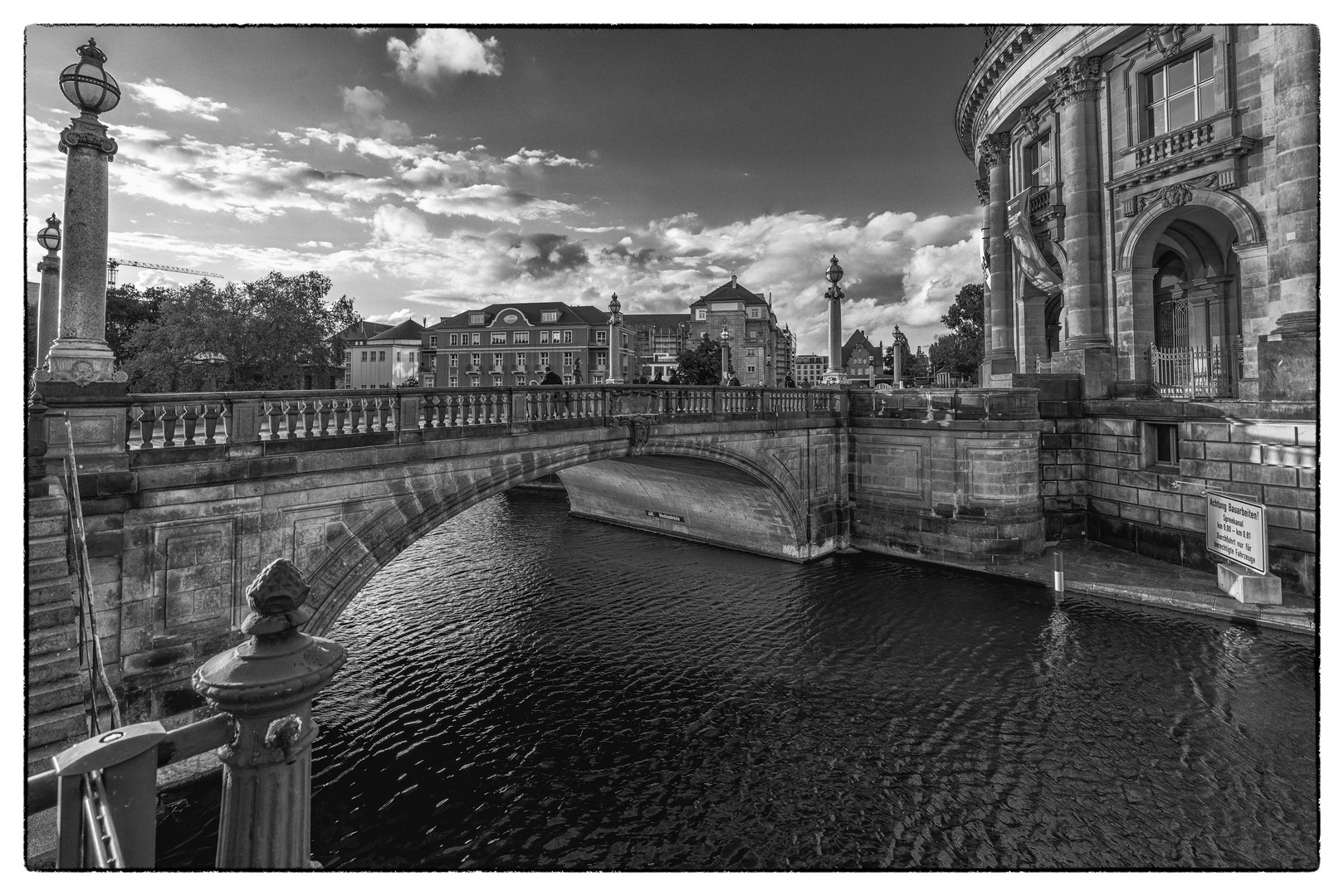 Mombijoubrücke am Bode-Museum