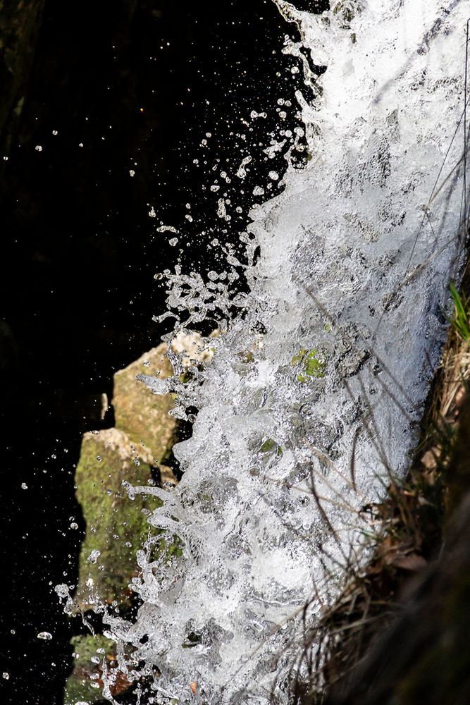 Momentaufnahme eines Wasserfalls