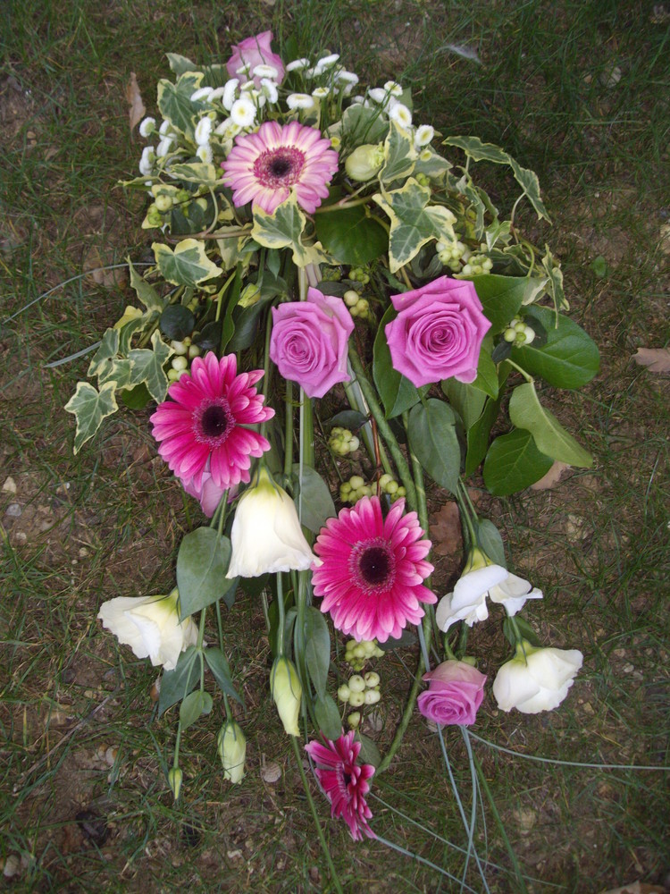 Mon 1er BouqueT de mariée fait sur bridy , retombant ( cascade )