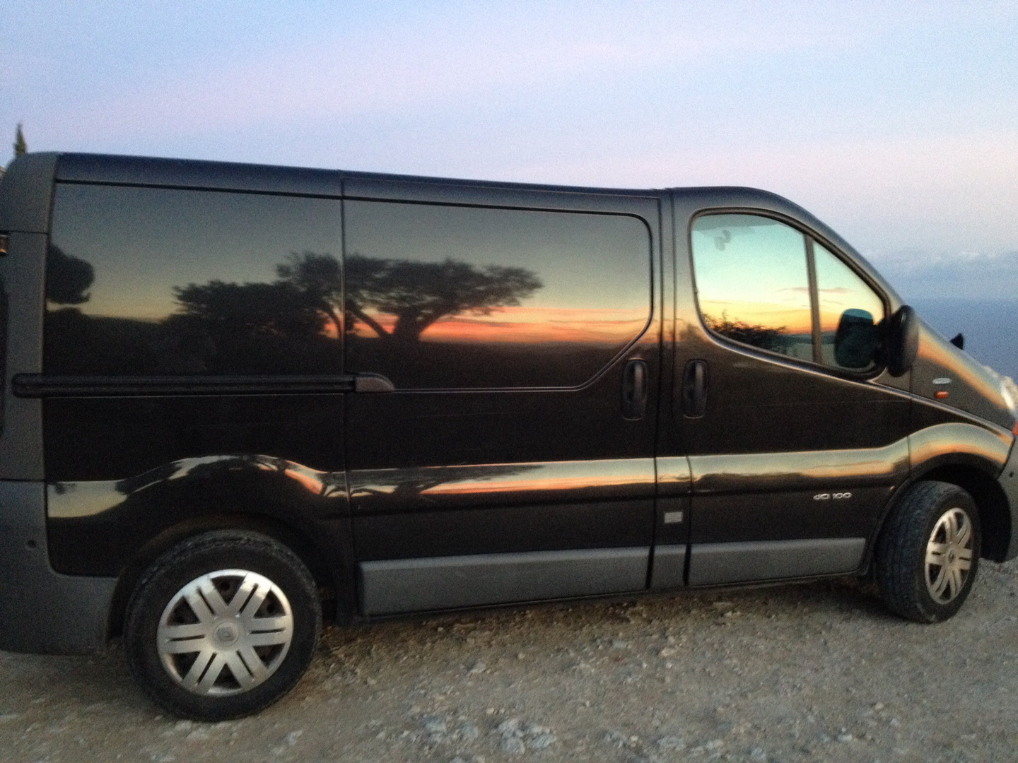 Mon camion au couché de soleil