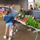 Mon fils et Valentina au marché