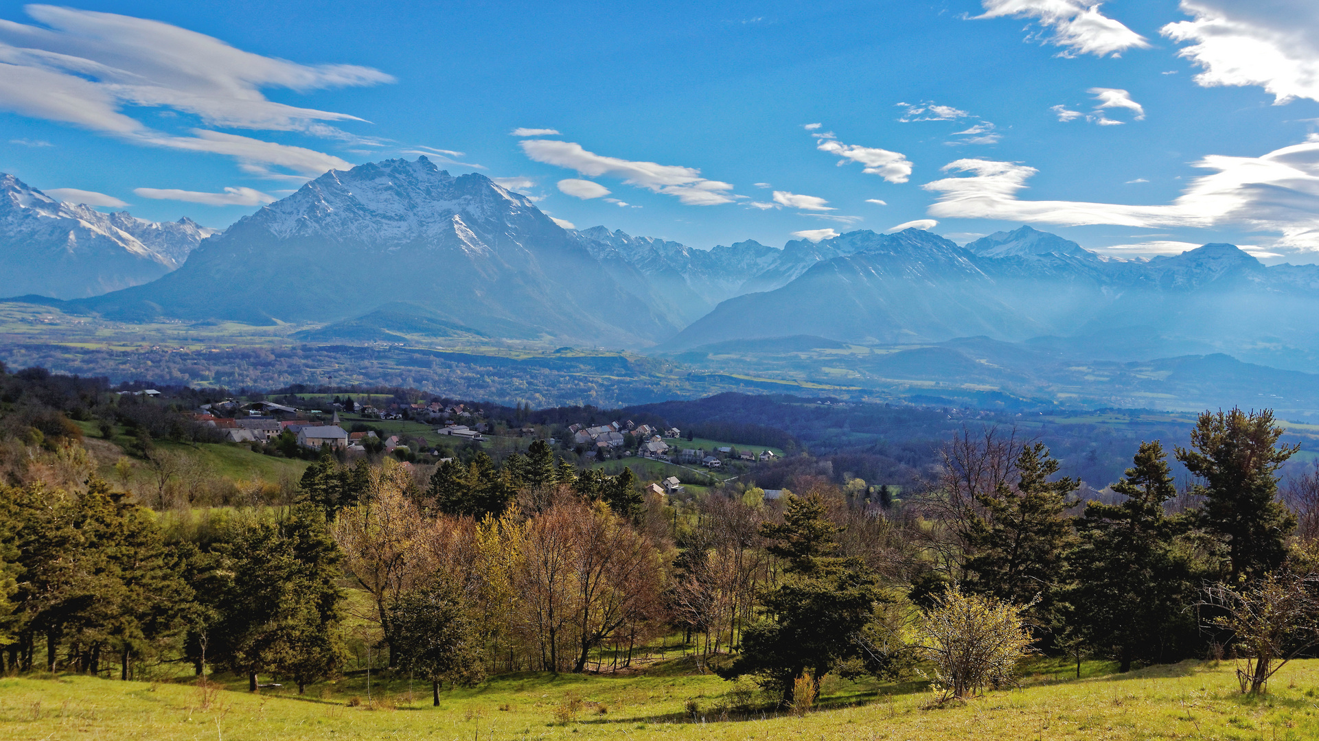 Mon village " Le Noyer " ( 1120m ) ce matin...( Hautes-Alpes )