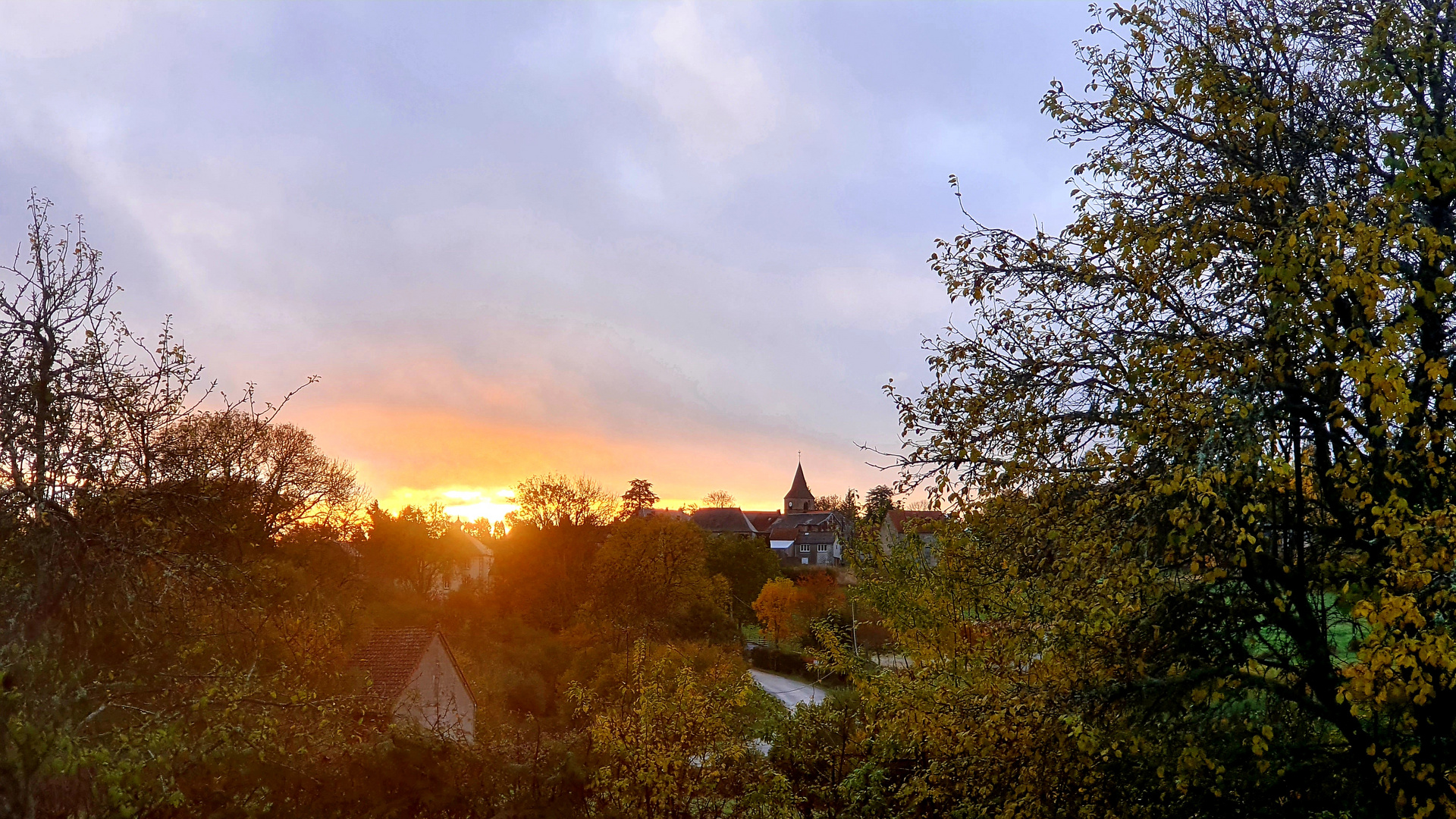 Mon village soleil levant