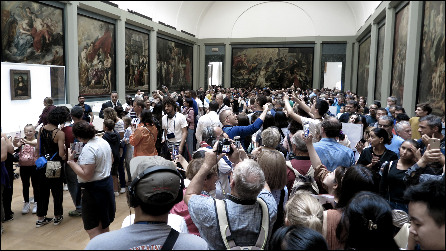 Mona Lisa (La Joconde) - Louvre - Paris 