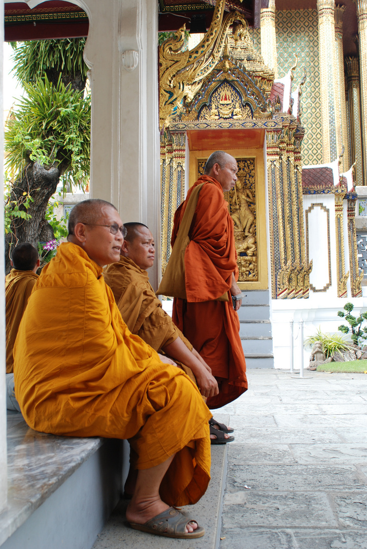 Monaci al Wat Phra Kaew-Bangkok