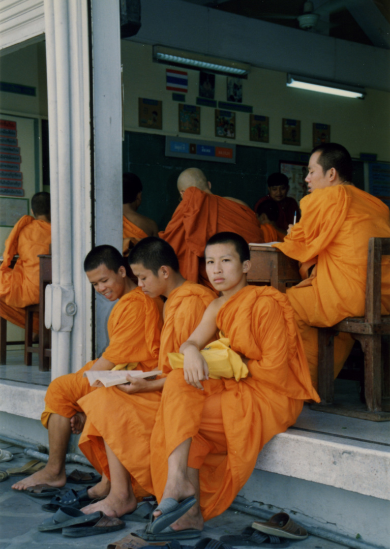 Monaci Buddisti - pausa durante una lezione