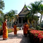 Monaci in pellegrinaggio a Vientiane