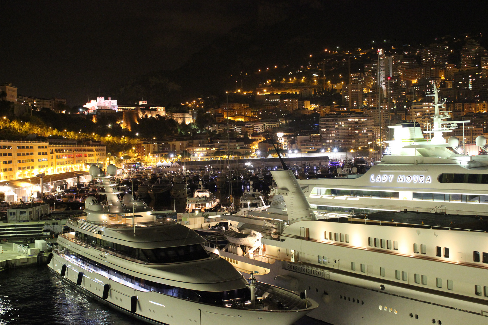 Monaco bei Nacht