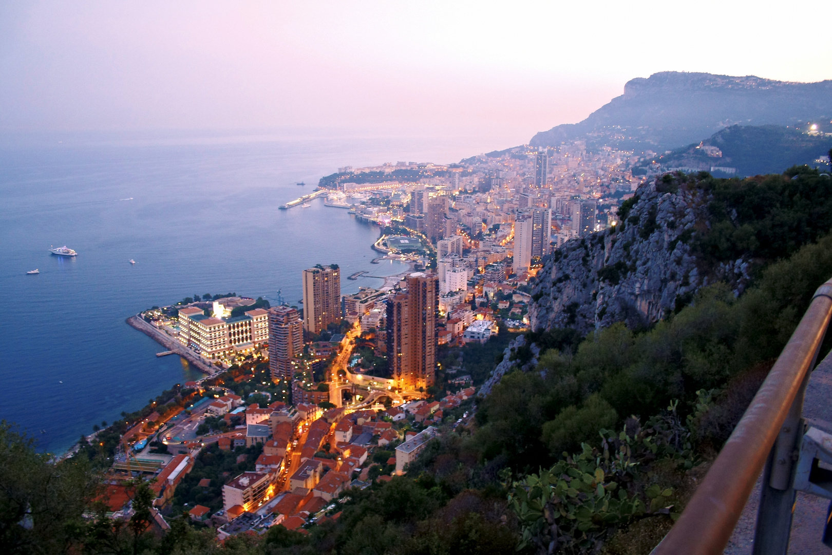 Monaco in der Blauen-Stunde