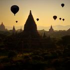 Monaco solitario tra le Pagode di Bagan