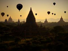 Monaco solitario tra le Pagode di Bagan