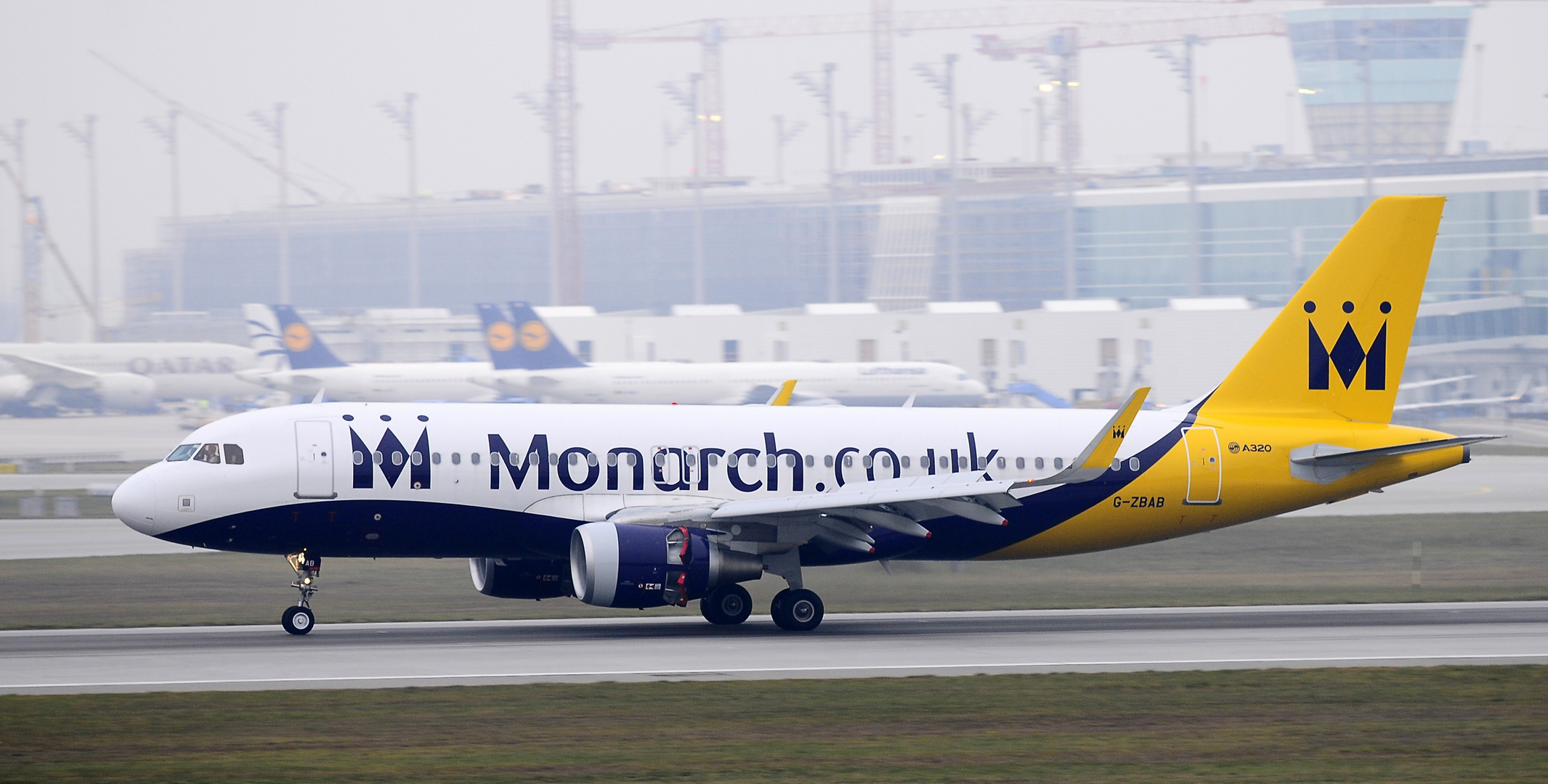 MONARCH-AIRLINES A320-414