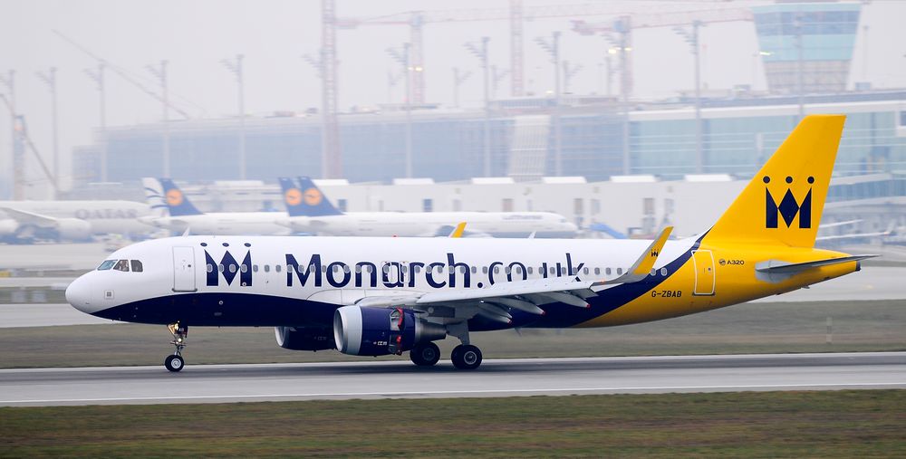 MONARCH-AIRLINES A320-414