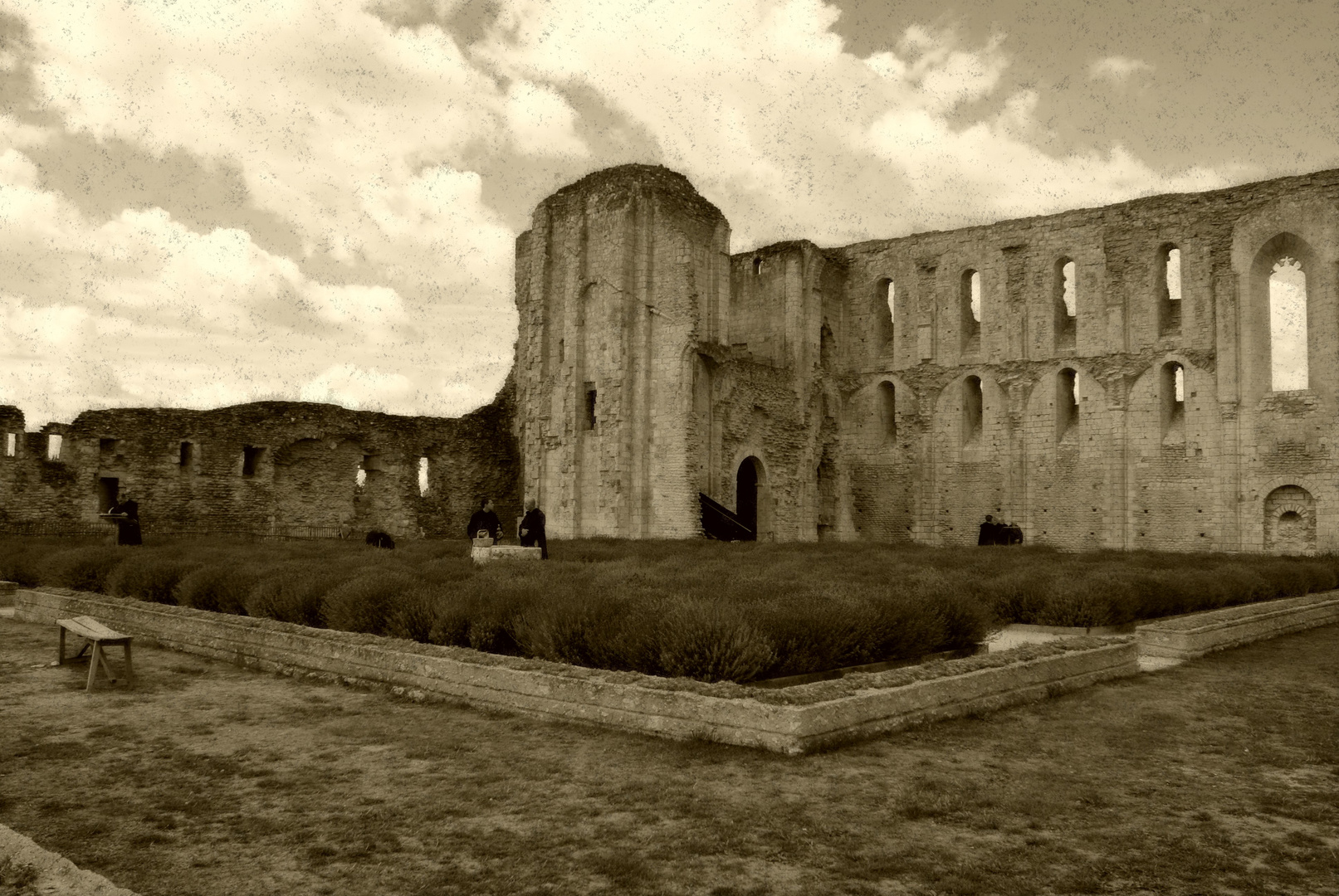 Monastère vers le Marais Poitevin