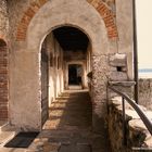 Monastero di S. Caterina del Sasso, portico