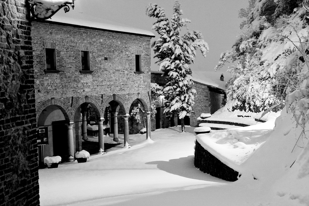 Monastero nel bianco silenzio