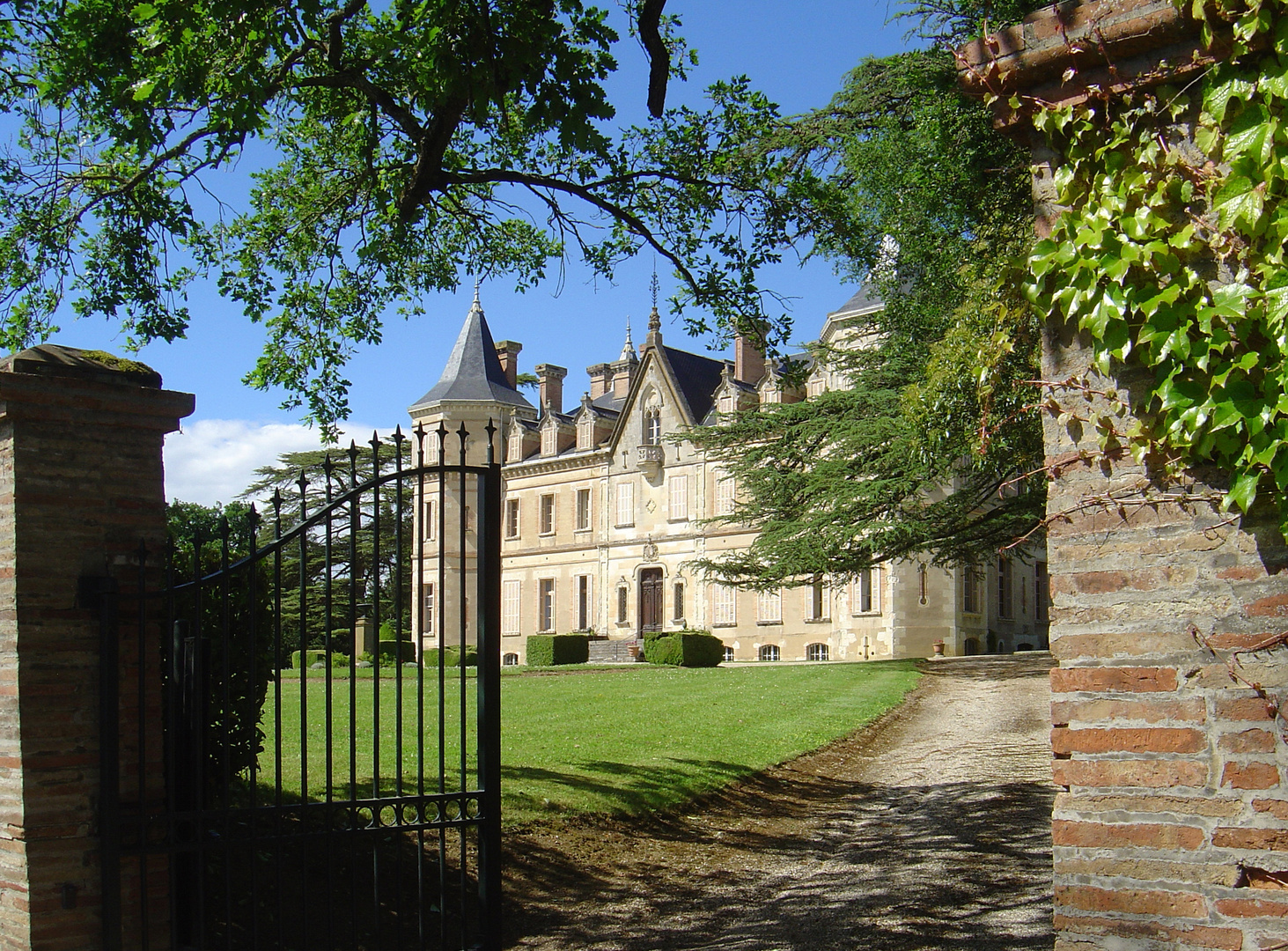 Monbrun (Gers) - Le château et son parc - Das Schloß und sein Park