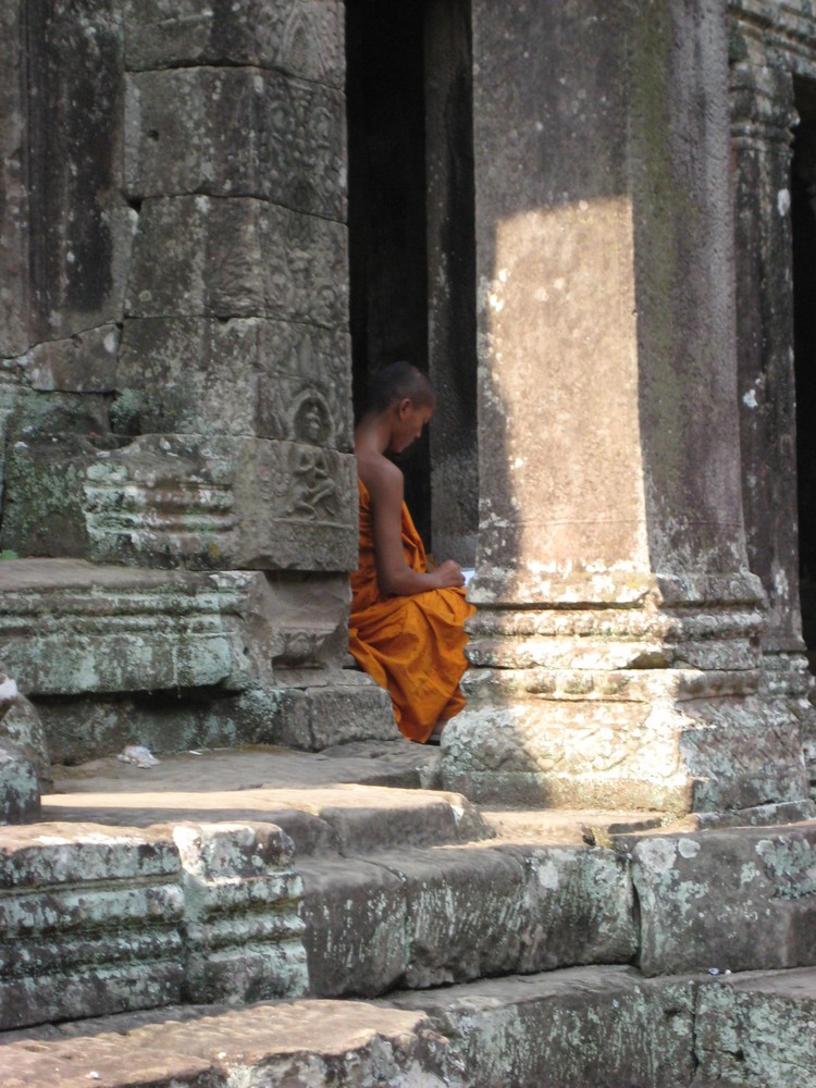 Monch in Angkor Wat