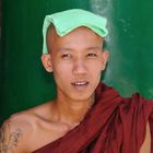 Monch in the Shwedagon Pagoda