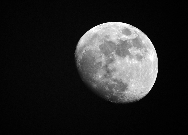 Mond 02