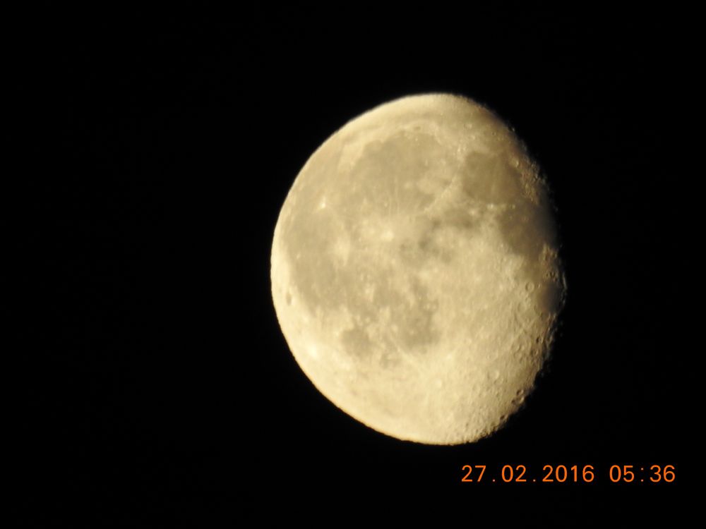 Mond 4