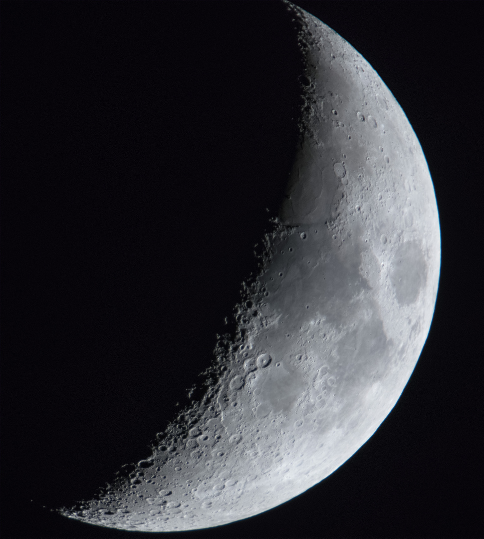 Mond (6 Tage) 50% Beleuchtung (Stack aus 40 Bildern)