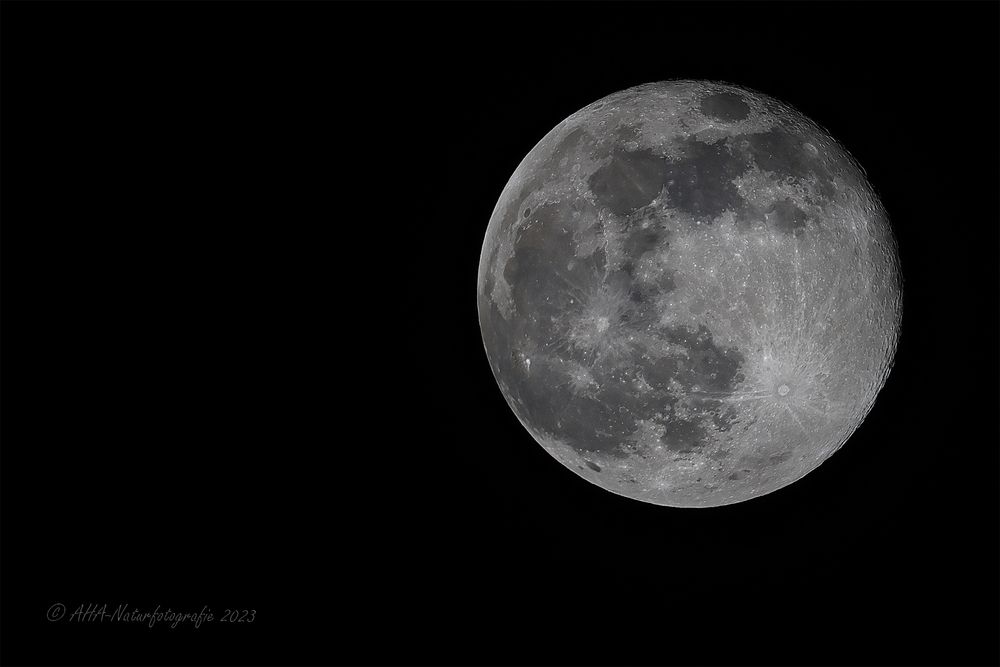 Mond am 07.01.2023 um 21.45 Uhr MEZ