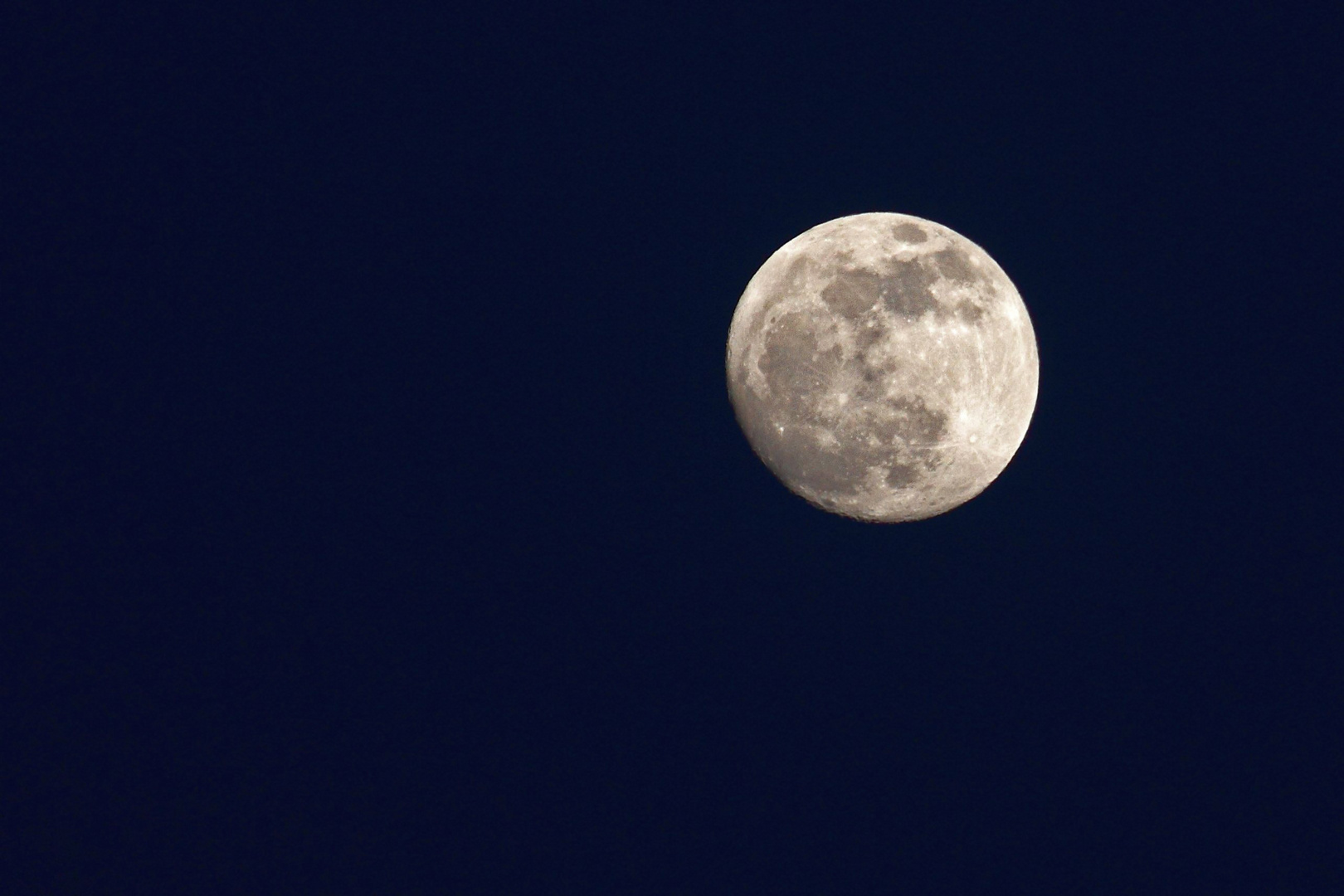 Mond am 13.04.2014