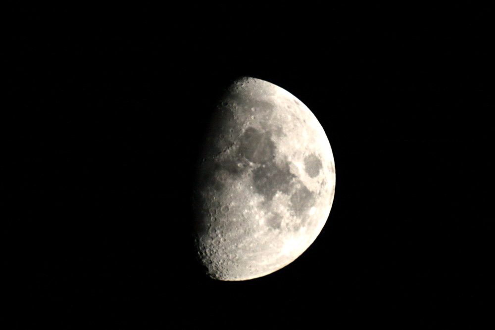 Mond am 1.6.09 über Neuss