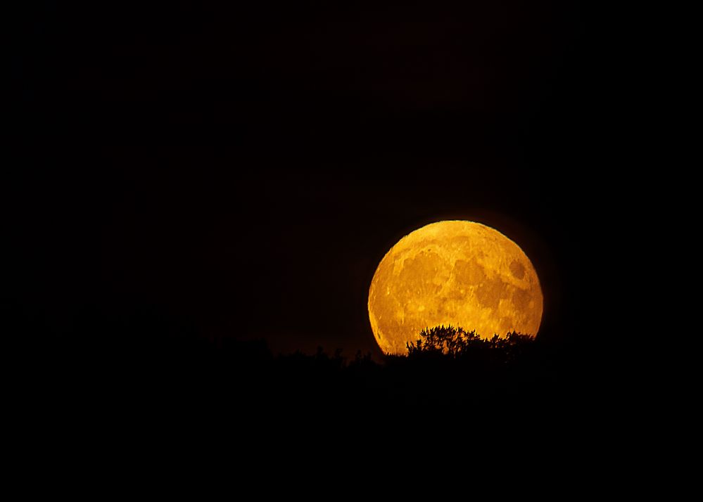 Mond am Abend über Gevelsberg