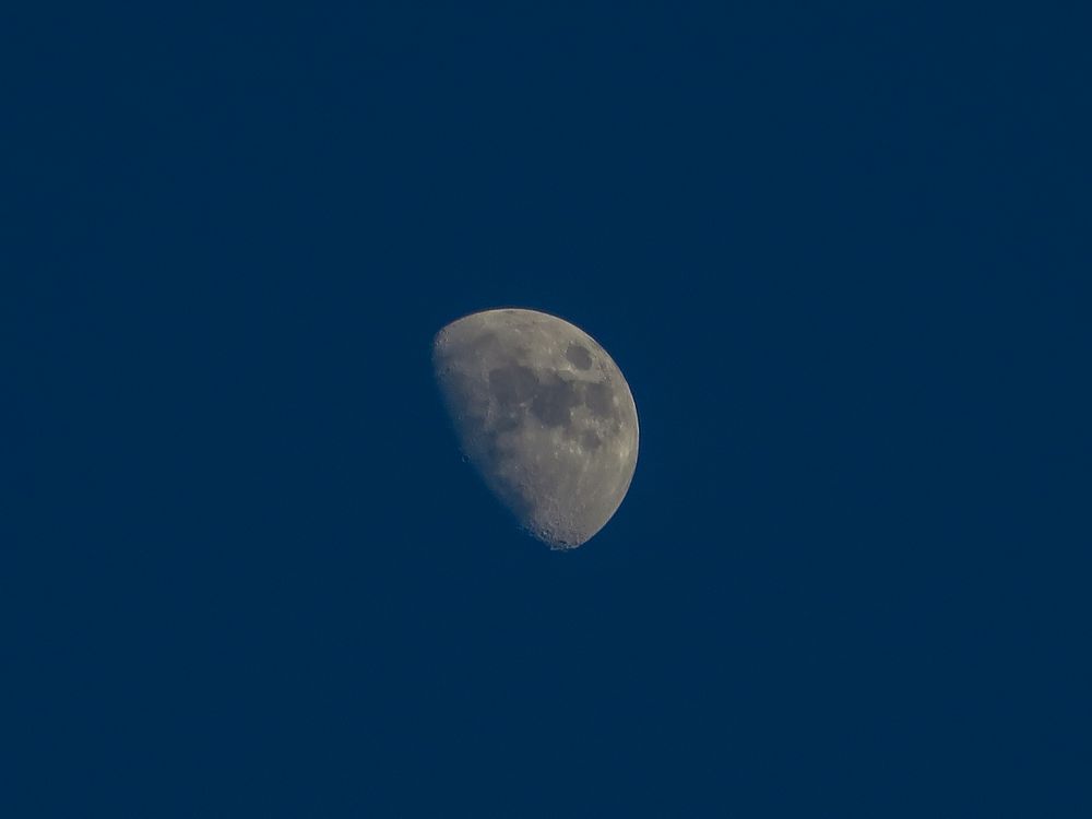 Mond am Abend über Steinhude