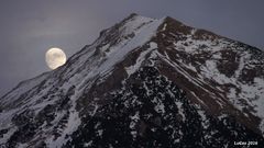 Mond am Berg