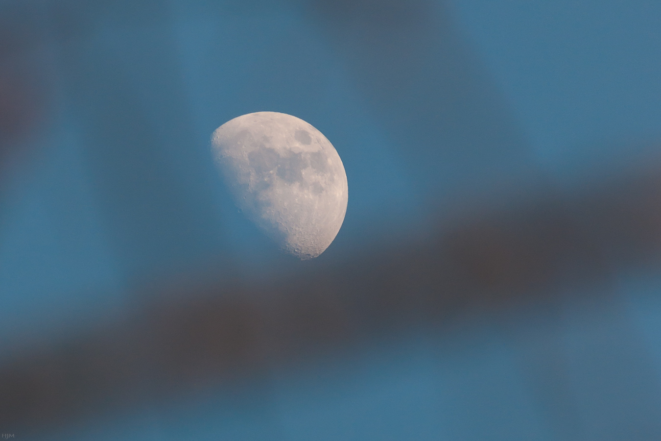 Mond am blauen Himmel