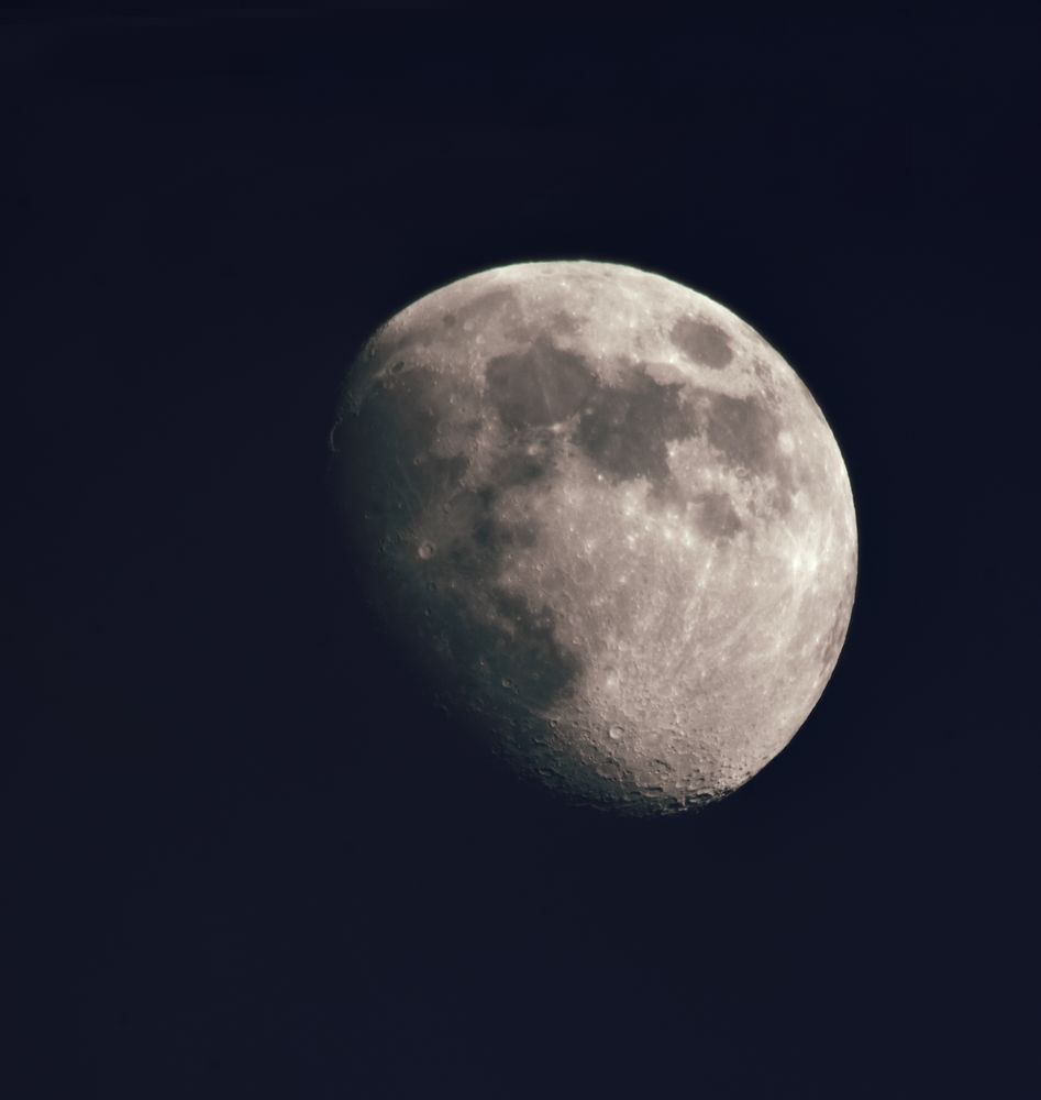 Mond am frühen Abend