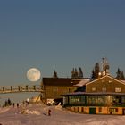 Mond Aufgang an der Wallberg Seilbahnstation